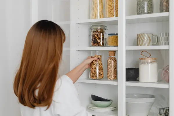 Hacks de Organização para Manter seu Apê Pequeno Sempre Arrumado e Leve